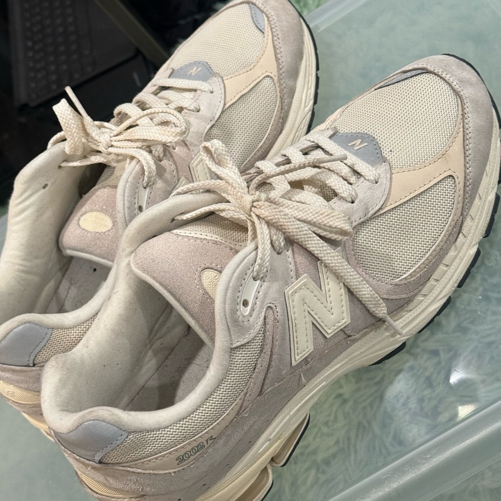 Mens new balance off white & pink colored